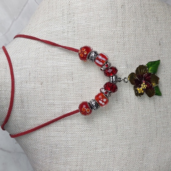 Hibiscus Charm Bead Necklace - Picture 2 of 3